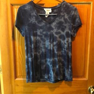 Junior Women’s Tie Die T-shirt - Size XS